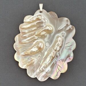 Mother of Pearl Blister Large Flower Pendant